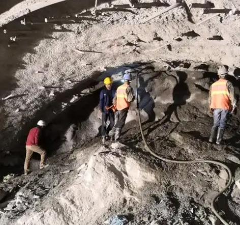 瀍河回族拱顶带模注浆料的施工流程及注意事项